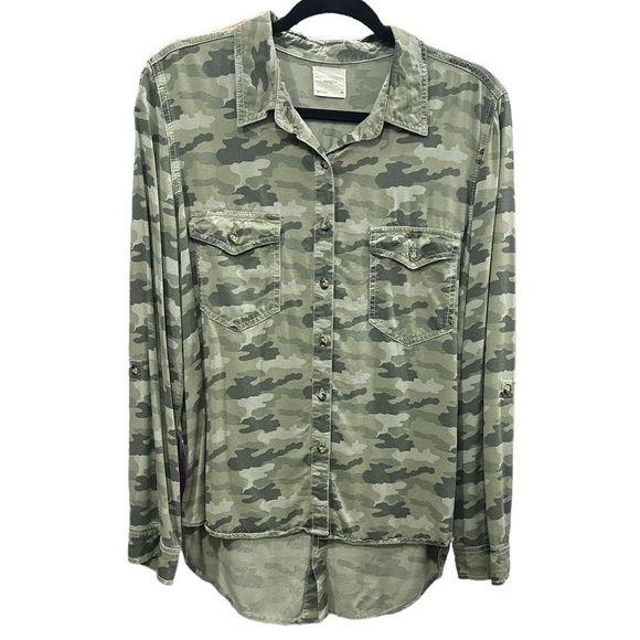 Harpers Women’s Green Camouflage Long Sleeve Button Down Top Size: M - Picture 1 of 4